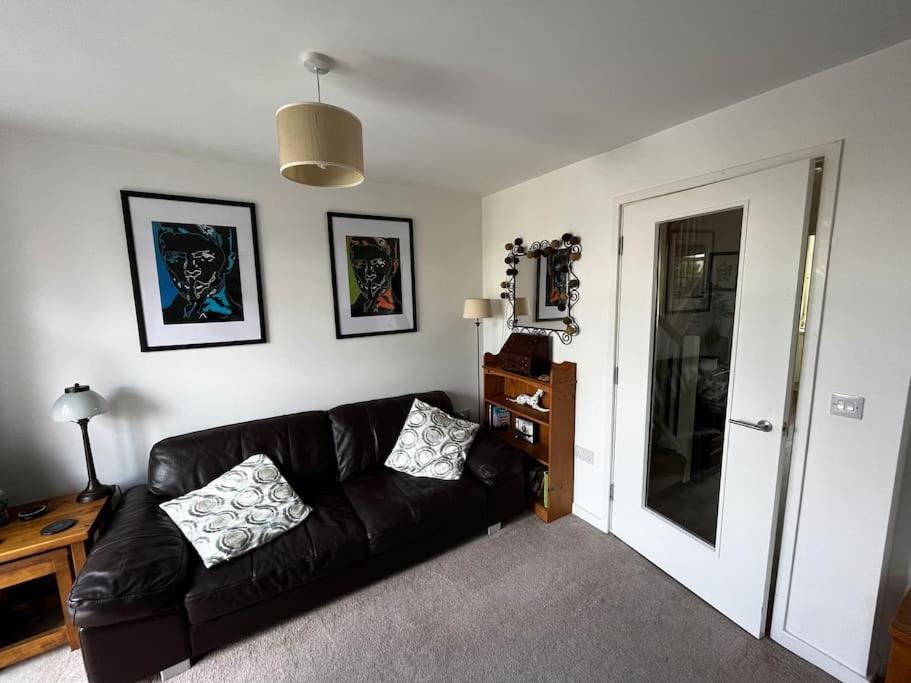 2 Bedroom Eco House With South Facing Balcony *
